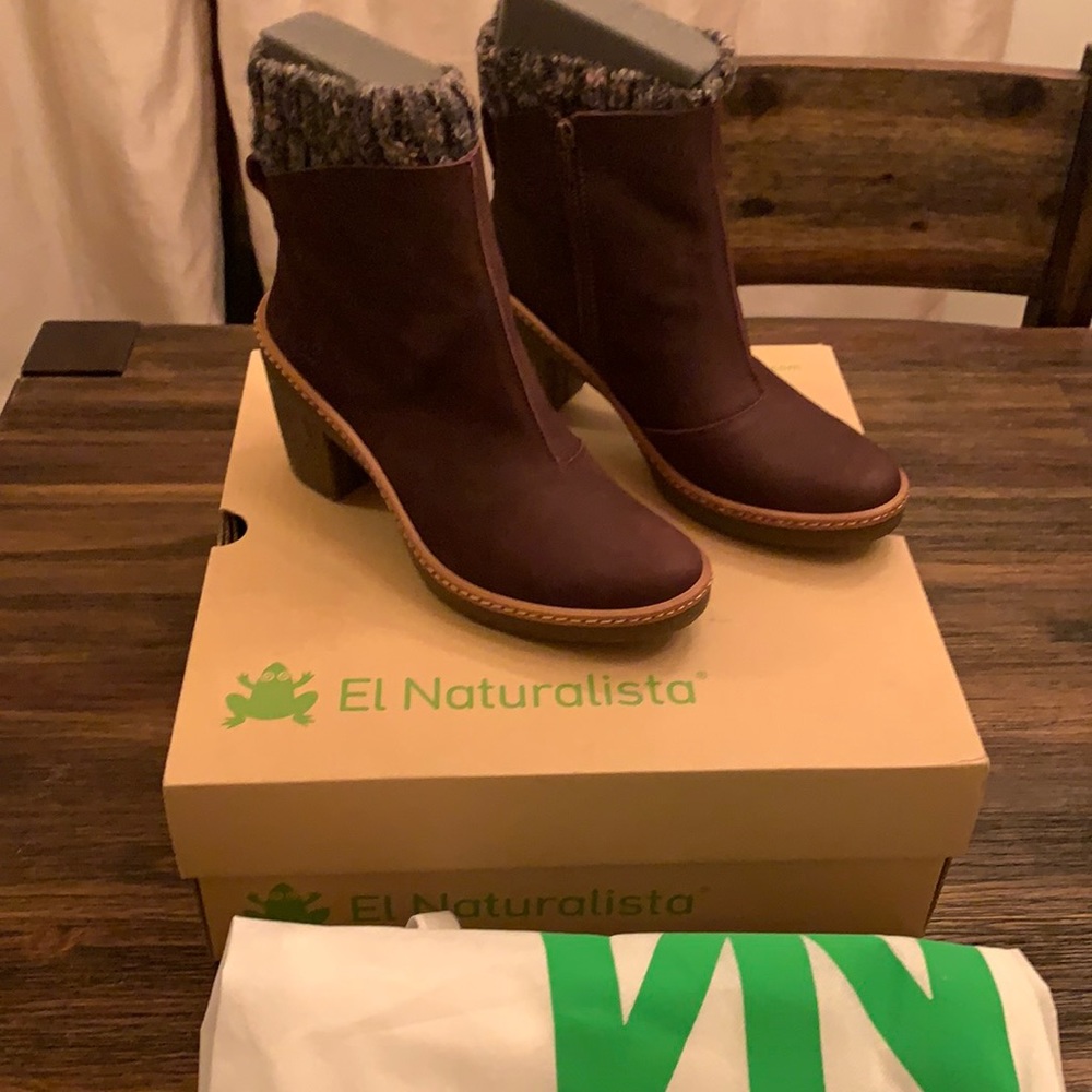 NIB - El Naturalista Haya Pleasant Brown size 40.